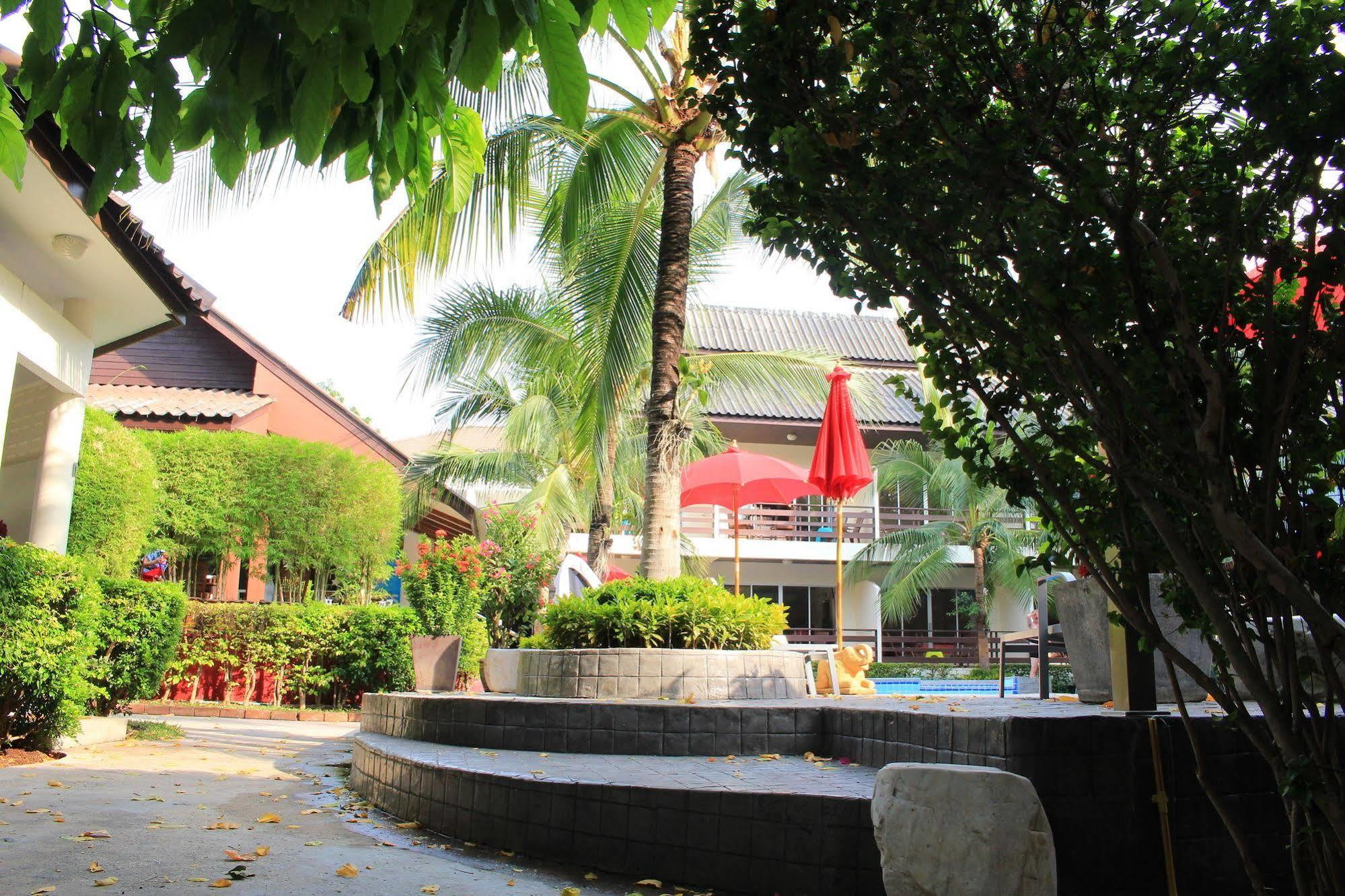 The Beach Garden Resort Pattaya Exterior foto